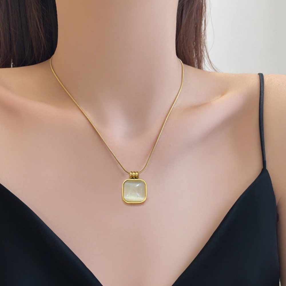 NEW💎18K Gold Plated Square Pendant Necklace*Dainty Necklace